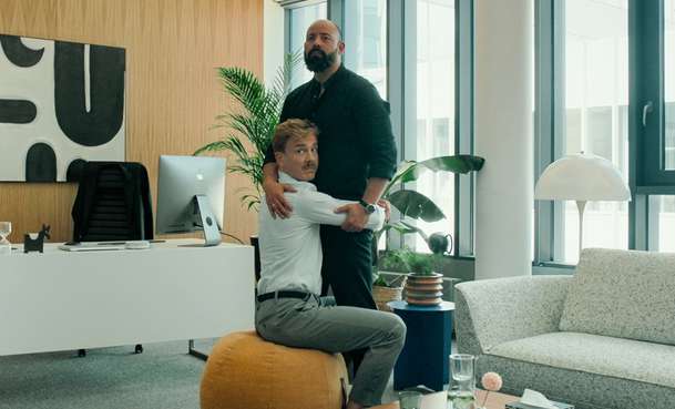 Páv: Společník, co splní všechny vaše potřeby, je tady | Fandíme filmu