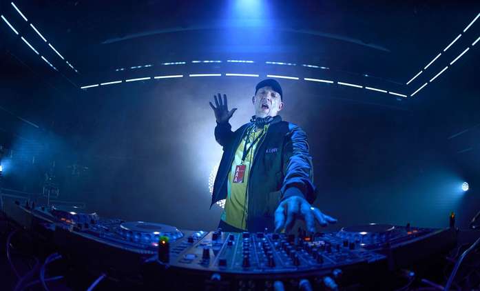 Ještě jeden banger: Vincent Cassel jako stárnoucí DJ a policejní špicl | Fandíme filmu