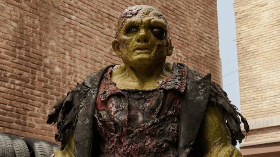 Toxický mstitel: V první ukázce béčkové zběsilosti doslova padají brady | Fandíme filmu