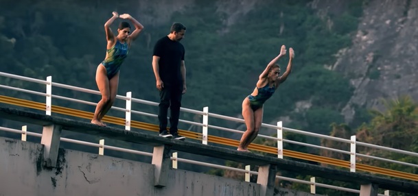 David Blaine: Tohle doma nezkoušejte - Nové sebevražedné kousky jsou tu | Fandíme serialům