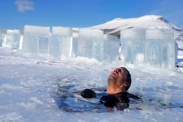 David Blaine: Tohle doma nezkoušejte - Nové sebevražedné kousky jsou tu | Fandíme serialům