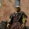 Toxický mstitel: Bizarnost, groteskní násilí a nechutnost v nové upoutávce | Fandíme filmu