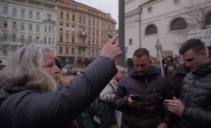 Reportáž psaná na benzínce: Už se neshodneme ani na tom, co je skutečnost | Fandíme filmu
