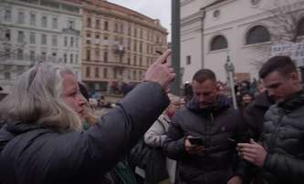Reportáž psaná na benzínce: Už se neshodneme ani na tom, co je skutečnost | Fandíme filmu