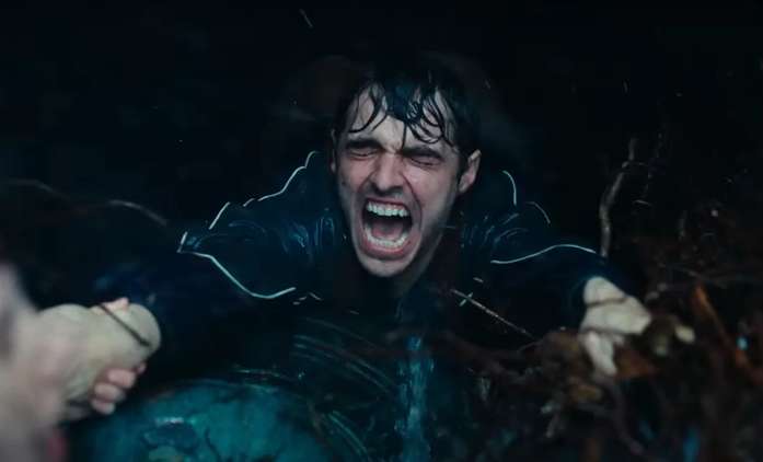 Together: Trailer představuje horor o páru, co začne srůstat těly k sobě | Fandíme filmu