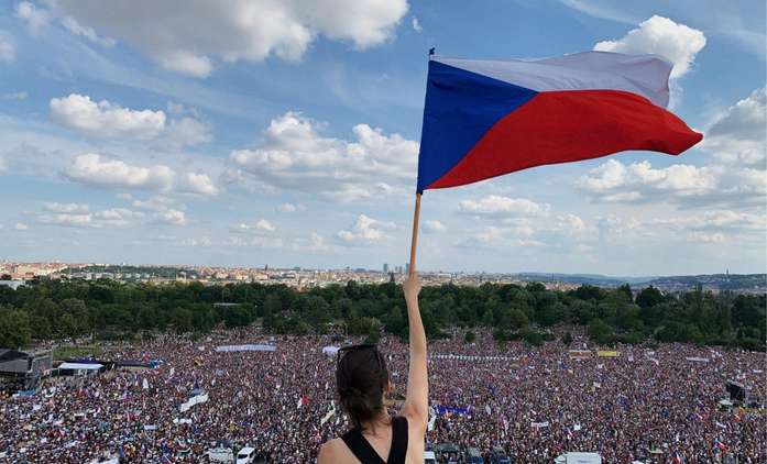 Chvilky naděje: Dokument bere diváky do zákulisí hnutí Milion chvilek pro demokracii | Fandíme filmu