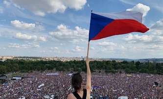 Chvilky naděje: Dokument bere diváky do zákulisí hnutí Milion chvilek pro demokracii | Fandíme filmu