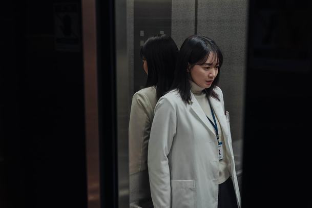 Karma: Hvězdy Hry na oliheň v novém kriminálním thrilleru od Netflixu | Fandíme serialům