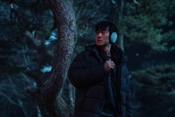 Karma: Hvězdy Hry na oliheň v novém kriminálním thrilleru od Netflixu | Fandíme serialům