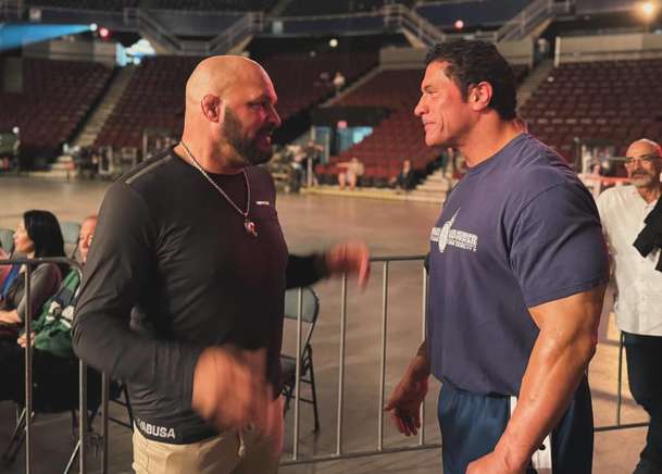 Mlátička: Vlasatý The Rock je na fotkách k nepoznání | Fandíme filmu