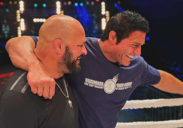 Mlátička: Vlasatý The Rock je na fotkách k nepoznání | Fandíme filmu