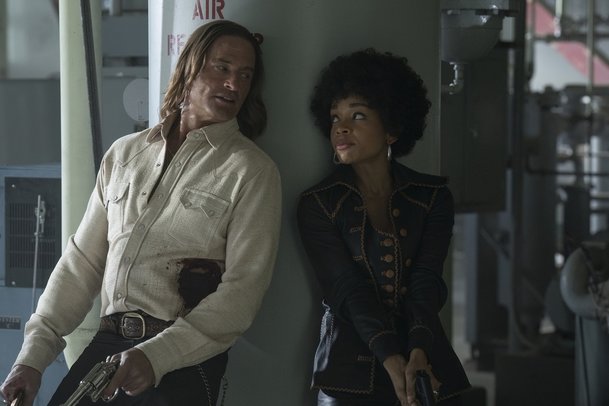 Duster: J.J. Abrams přichystal nový seriál s Joshem Hollowayem | Fandíme serialům