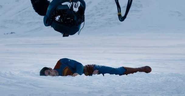 Superman: Nová upoutávka je plná superhrdinů | Fandíme filmu