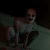 The Mortuary Assistant: Noc v márnici v novém hororu rychle začíná být děsivá | Fandíme filmu