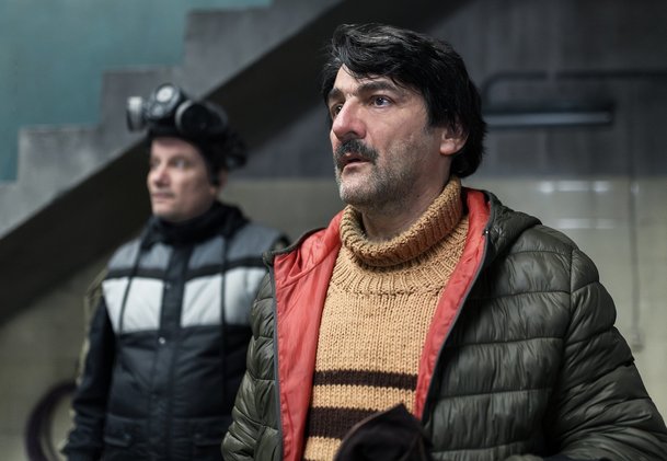 Eternaut: Mimozemšťané zavalili Zem toxickým sněhem a útočí | Fandíme serialům