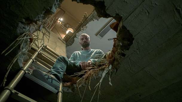 Cihla: V novém thrilleru od Netflixu celý dům odřízne tajemná zeď | Fandíme filmu