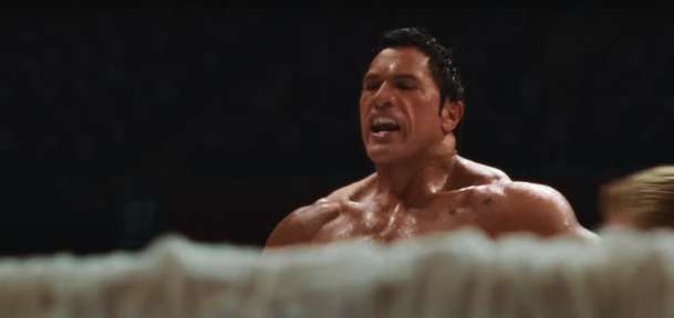 Mlátička: K nepoznání proměněný The Rock vstupuje v 1. traileru do ringu | Fandíme filmu