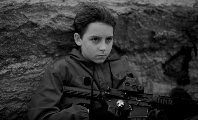 The School Duel: Ve znepokojivém thrilleru se děti pod dohledem úřadů střílí navzájem | Fandíme filmu