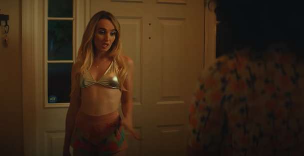 Summer of 69: Nesmělá studentka zaplatí exotické tanečnici, aby ji naučila svádět | Fandíme filmu