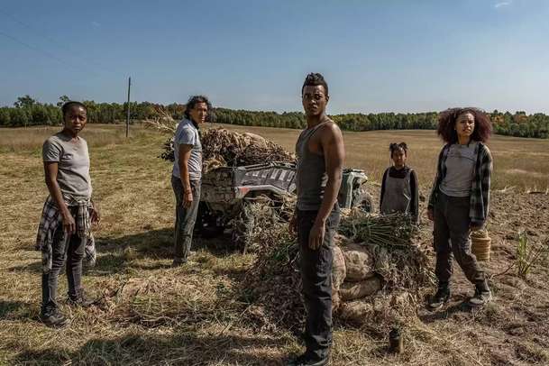 40 Acres: Život v postapokalyptické divočině ukázal první trailer | Fandíme filmu