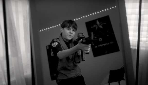 The School Duel: Ve znepokojivém thrilleru se děti pod dohledem úřadů střílí navzájem | Fandíme filmu