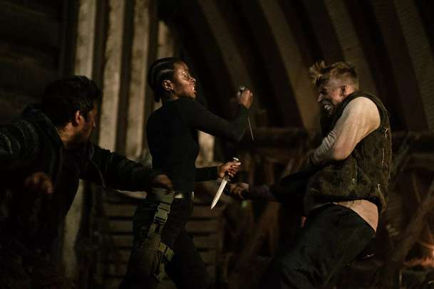 40 Acres: Život v postapokalyptické divočině ukázal první trailer | Fandíme filmu