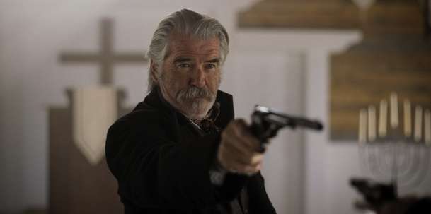 The Unholy Trinity : Pierce Brosnan a Samul L. Jackson v novém westernu - trailer | Fandíme filmu