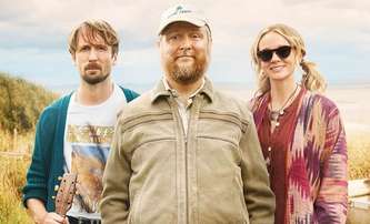 The Ballad of Wallis Island: Ve svérázné komedii výherce loterie dá dohromady rozpadlou kapelu | Fandíme filmu