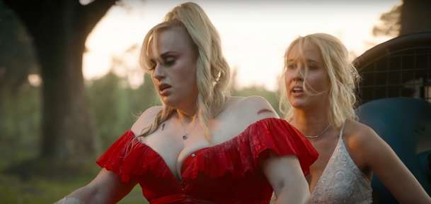 Bride Hard: V bláznivé akční komedii se svatba maličko zvrtne - je tu trailer | Fandíme filmu