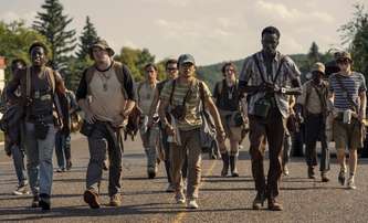 Dlouhý pochod: Smrtící pochod je v traileru nepříjemný jak škrábání nehty po tabuli | Fandíme filmu