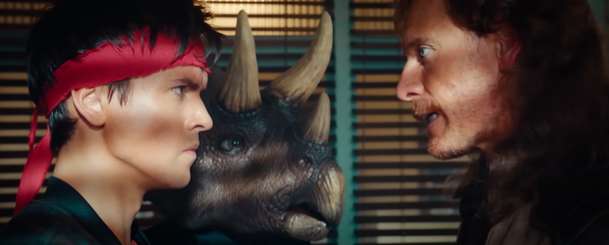 Kung Fury 2: Desetiminutová upoutávka představuje akční zběsilost s Arnoldem | Fandíme filmu