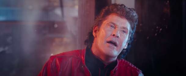 Kung Fury 2: Desetiminutová upoutávka představuje akční zběsilost s Arnoldem | Fandíme filmu