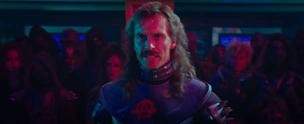 Kung Fury 2: Desetiminutová upoutávka představuje akční zběsilost s Arnoldem | Fandíme filmu
