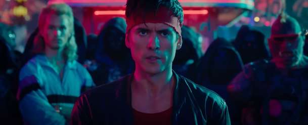 Kung Fury 2: Desetiminutová upoutávka představuje akční zběsilost s Arnoldem | Fandíme filmu