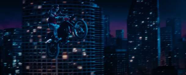 Kung Fury 2: Desetiminutová upoutávka představuje akční zběsilost s Arnoldem | Fandíme filmu
