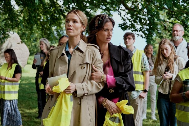 Niterná tajemství: Netflix novinka vyšetřuje špinavá tajemství v bohaté čtvrti | Fandíme serialům
