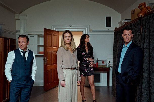 Niterná tajemství: Netflix novinka vyšetřuje špinavá tajemství v bohaté čtvrti | Fandíme serialům