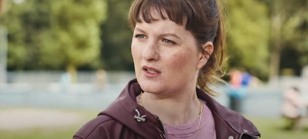 Fotbaloví rodiče: Netflix v nové komedii ztvárnil peklo "koučujících" rodičů | Fandíme serialům