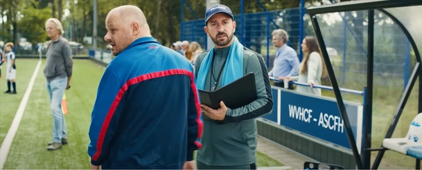 Fotbaloví rodiče: Netflix v nové komedii ztvárnil peklo "koučujících" rodičů | Fandíme serialům