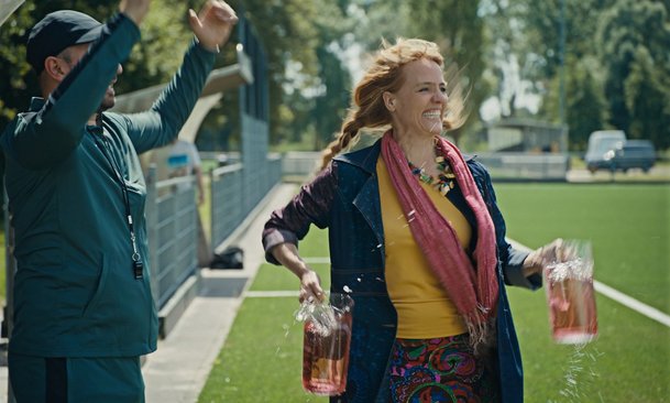 Fotbaloví rodiče: Netflix v nové komedii ztvárnil peklo "koučujících" rodičů | Fandíme serialům
