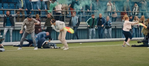 Fotbaloví rodiče: Netflix v nové komedii ztvárnil peklo "koučujících" rodičů | Fandíme serialům