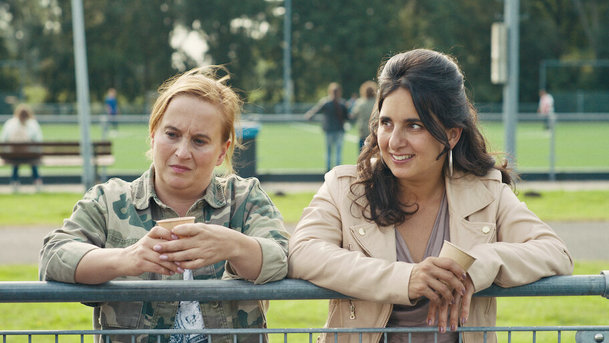 Fotbaloví rodiče: Netflix v nové komedii ztvárnil peklo "koučujících" rodičů | Fandíme serialům
