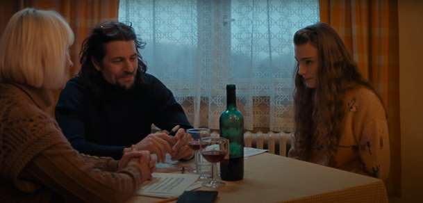 Sbormistr: V novém českém dramatu útočí na dospívající dívky dospělý predátor | Fandíme filmu