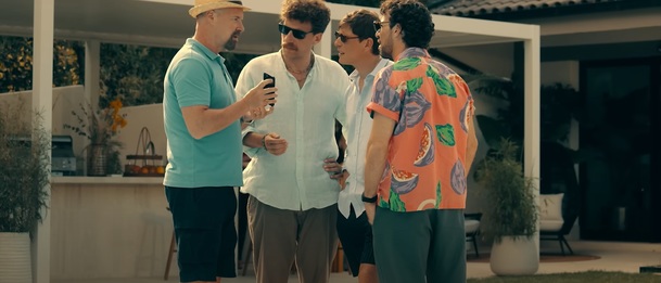 Opravdoví chlapi: V komedii od Netflixu čelí staromódní týpci moderní době | Fandíme serialům