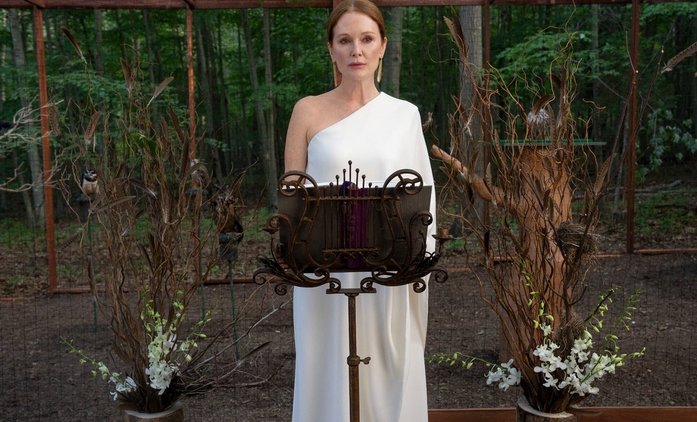 Sirény: Julianne Moore vede kult v nové mysteriózní komedii od Netflixu | Fandíme seriálům