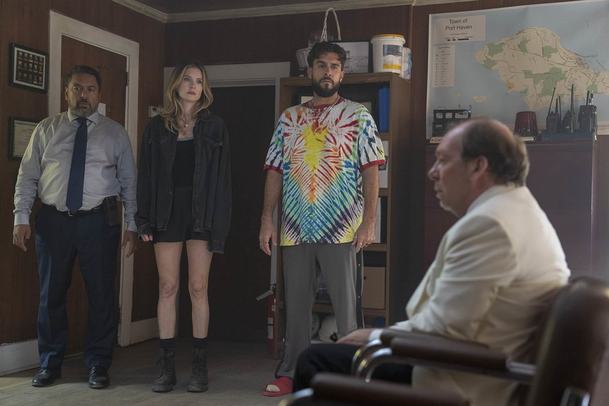 Sirény: Julianne Moore vede kult v nové mysteriózní komedii od Netflixu | Fandíme serialům