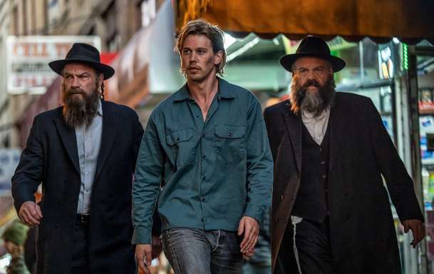 Dopaden při činu: Hrdina se dostane do problémů, protože hlídá kočku | Fandíme filmu