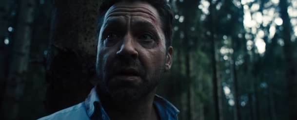 Bark: Ve znepokojivém thrilleru je muž připoutaný ke stromu a neví proč | Fandíme filmu