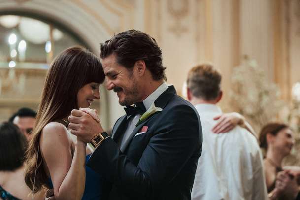Dokonalá shoda: Nejnovější ukázky lákají na šťavnatý milostný trojúhelník | Fandíme filmu