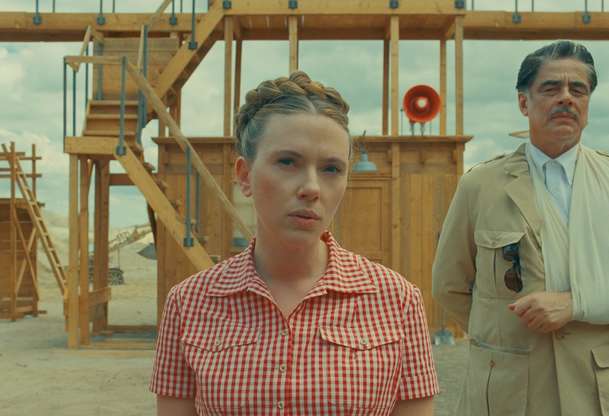 Fénické spiknutí: Jeptiška pátrá, kdo konstantně zkouší zabít jejího bohatého otce | Fandíme filmu